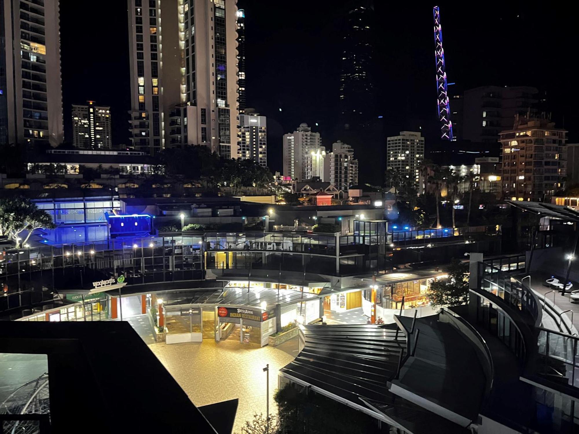 Circle On Cavil Holidays Gold Coast Buitenkant foto