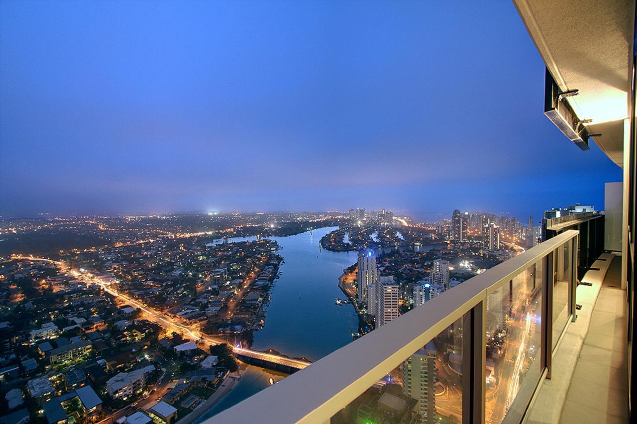 Circle On Cavil Holidays Gold Coast Buitenkant foto